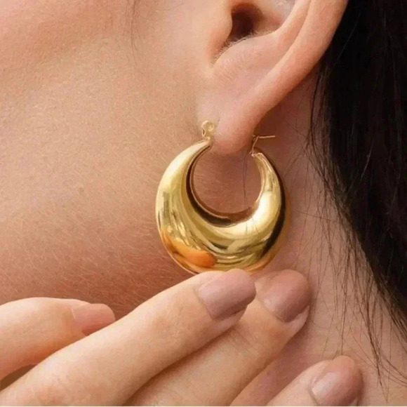 Neaveh Clara Hoop Earrings - Gold New - Picture 2 of 6